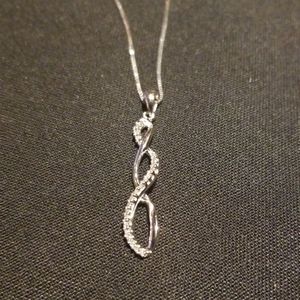 14k white gold chain w infinity pendant